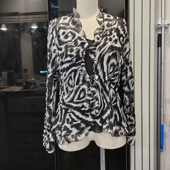 Notations Black and White Ruffled   Blouse with Matching Cami - Picture 2 of 7